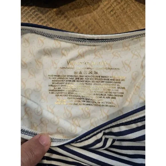 Victoria's secret 34c- 2 piece, navy sailor bow bikini - Picture 5 of 5